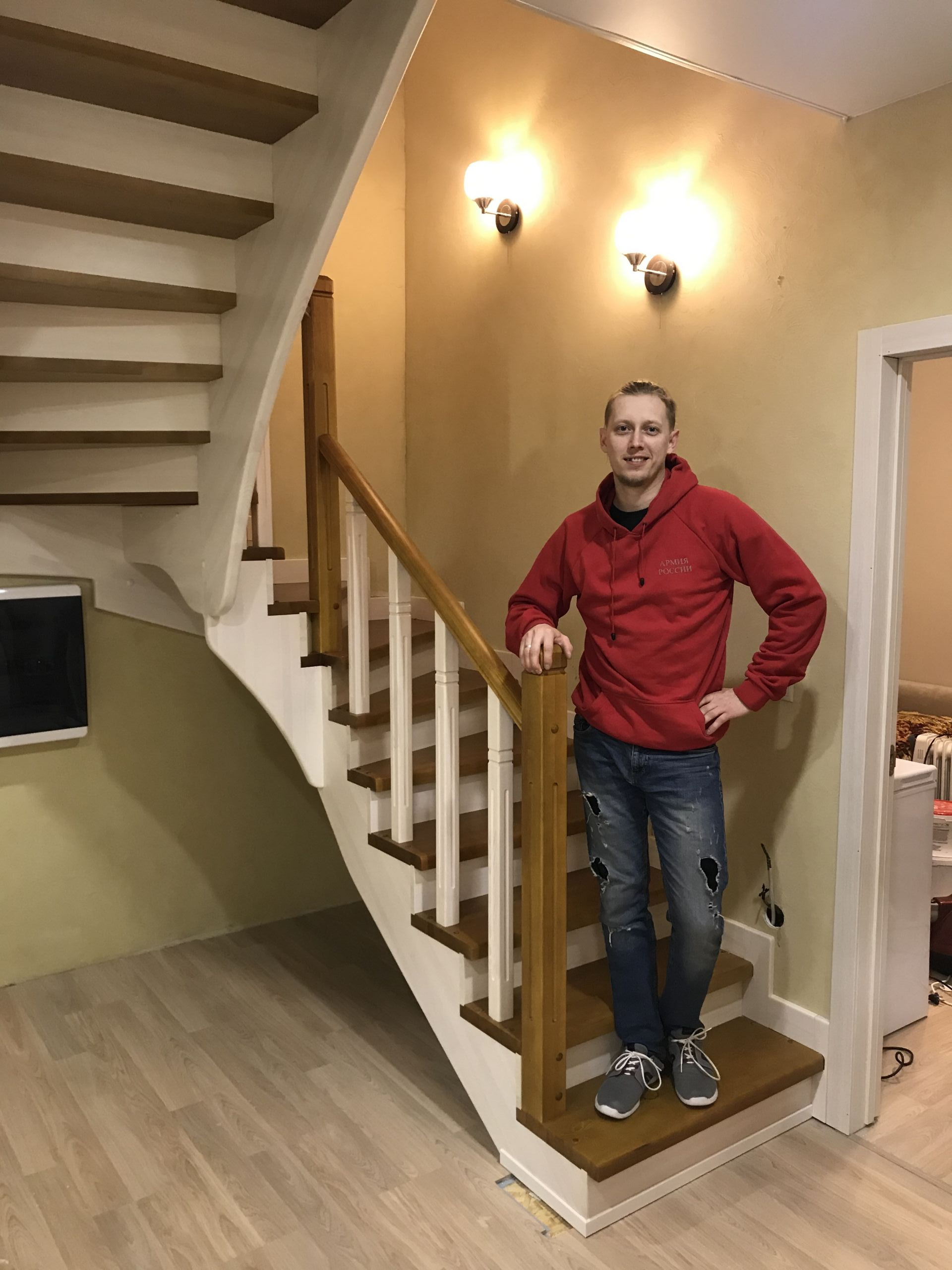 Проектирование, изготовление деревянных лестниц в частный дом на заказ